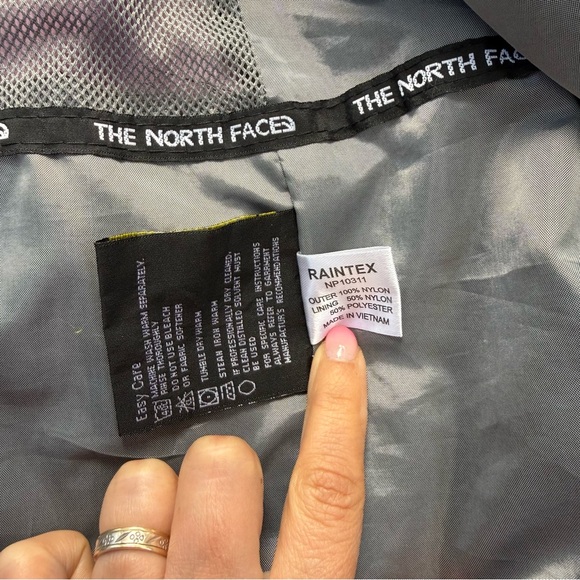 The North Face Women's Purple Jacket - Picture 7 of 15